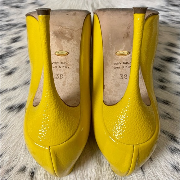 SERGIO ROSSI “GODIVA” PEBBLED LEATHER STILETTOS, SZ IT/38 YELLOW - Picture 11 of 12